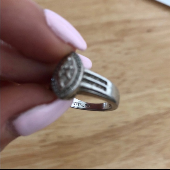 Marquis shaped diamond ring - Picture 5 of 6